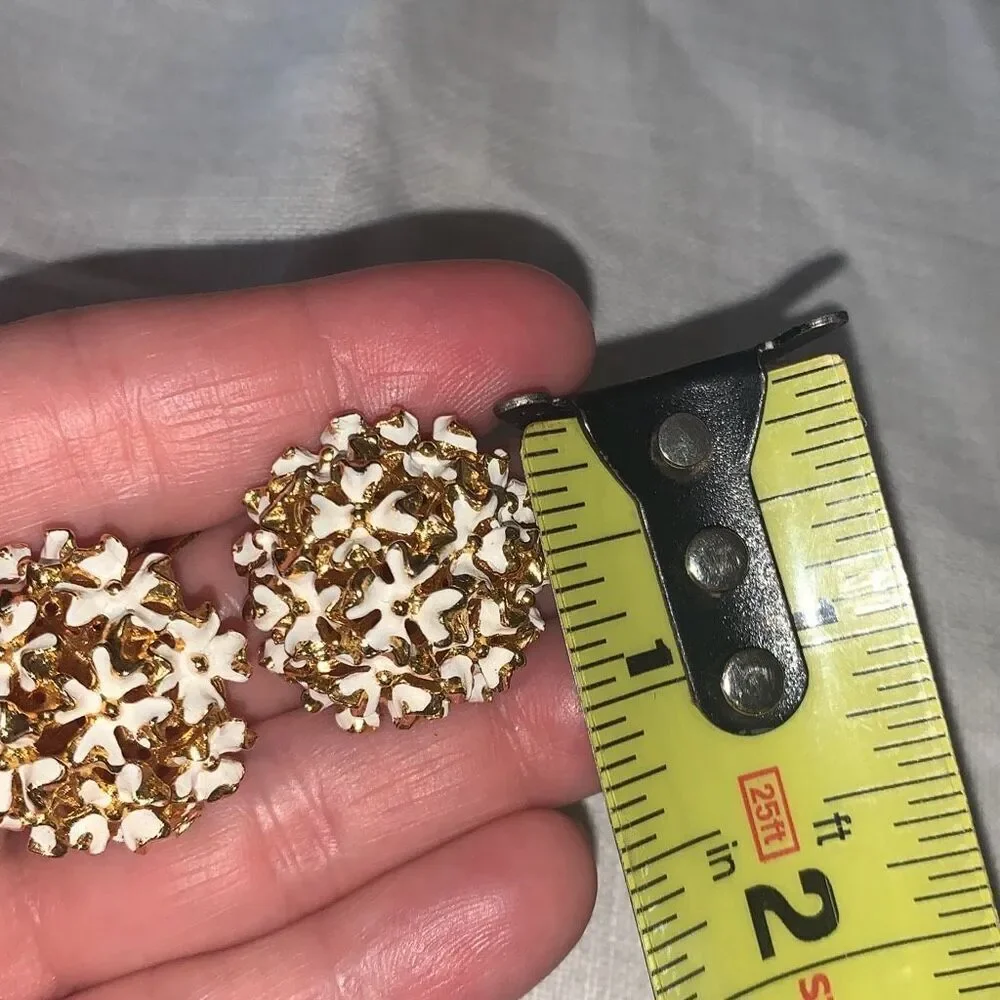 Vintage Un Marked‎ Gold Tone White Enamel Floral Dome Clip on Earrings